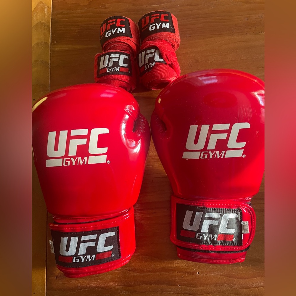 UFC 16oz Boxing Gloves